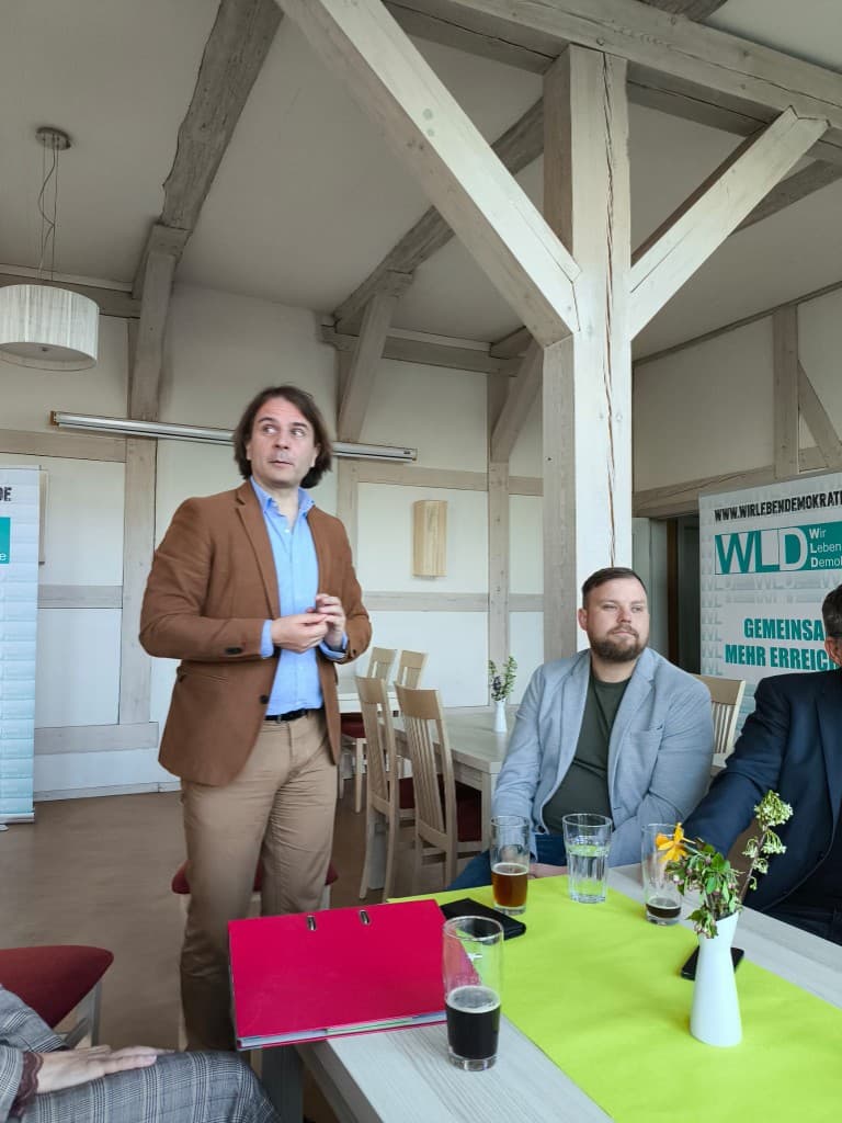 Marco Rexin spricht vor Parteimitgliedern